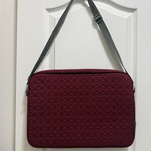 Belkin Quilted Burgundy Laptop Bag in new condition cond